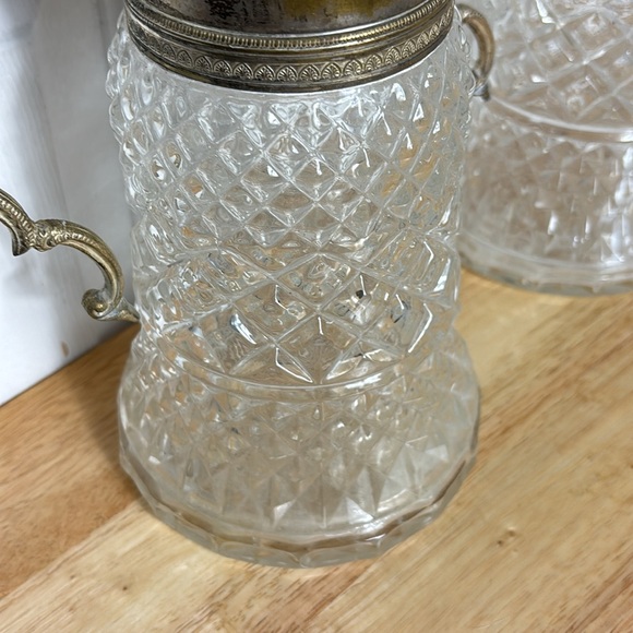 2 VINTAGE Glass pitchers / carafe with silver tops - Picture 4 of 9